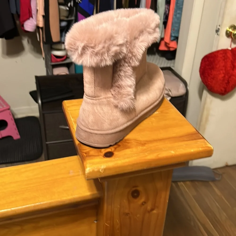 SO Paulina Woman’s Faux Fur Winter Boots. Mauve - Picture 3 of 6